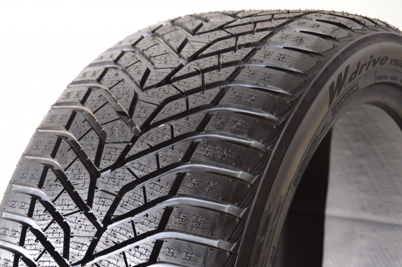 Yokohama BluEarth V905 255/50 R19 107V